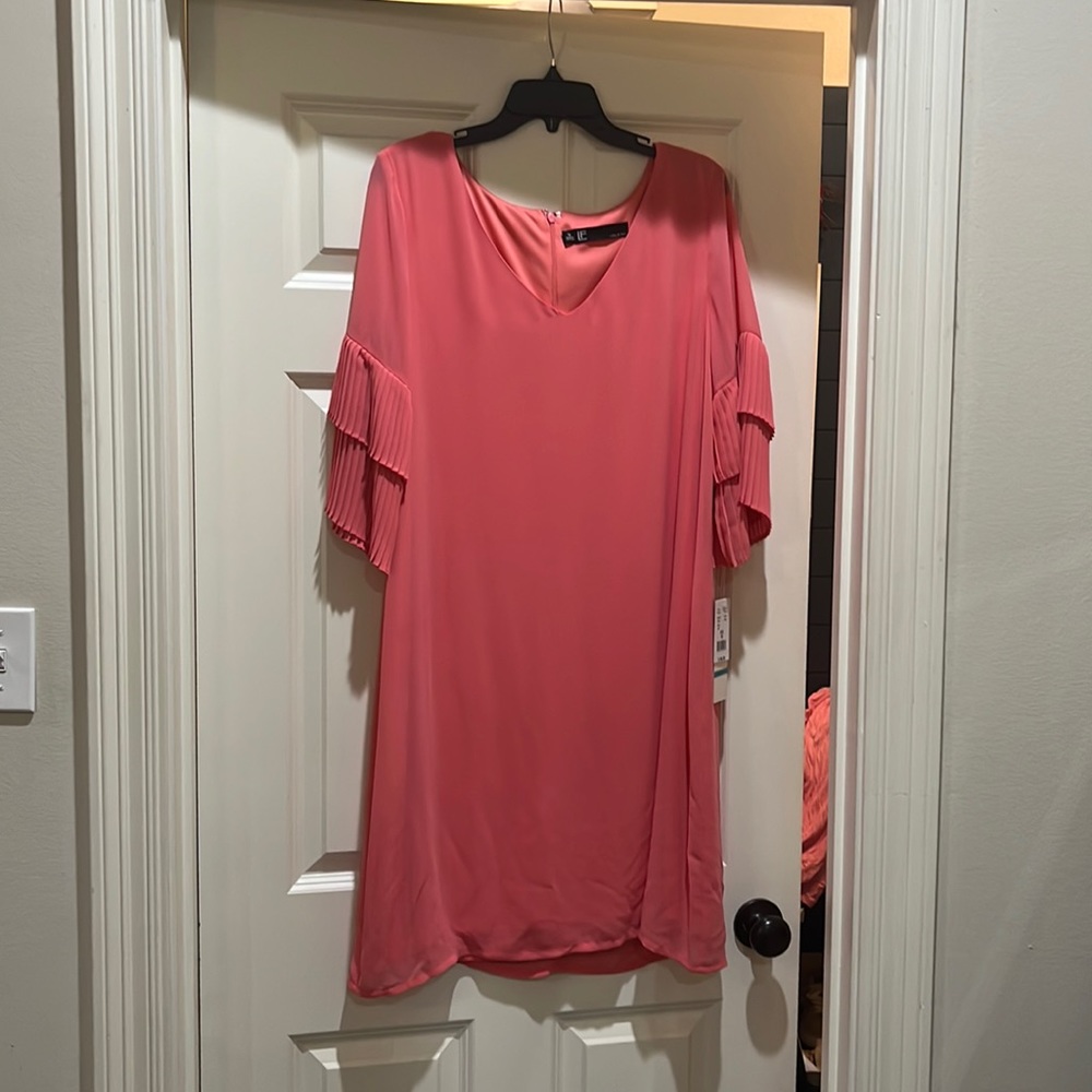 Peach Leslie Fay Dress soft light weight material